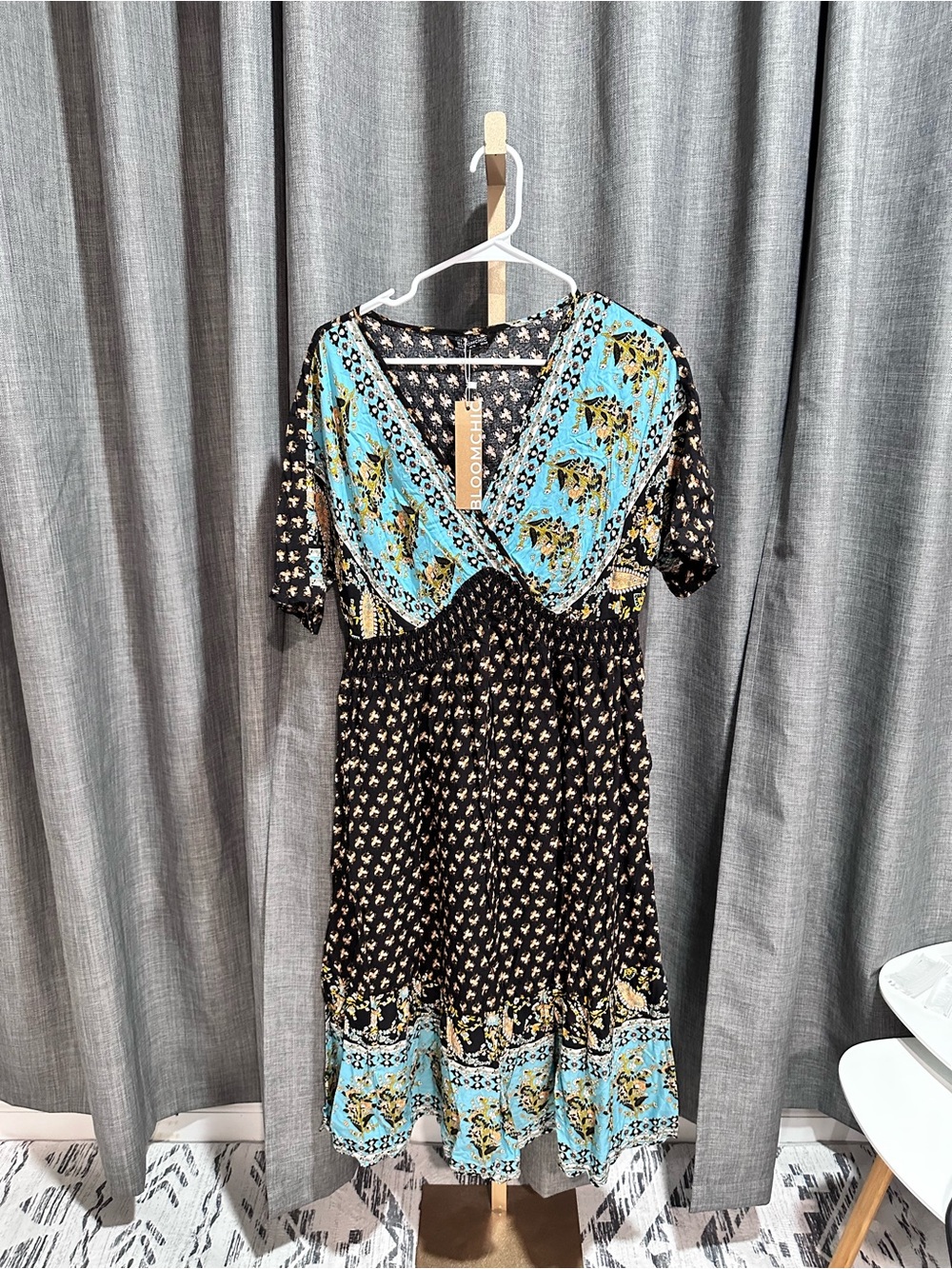 ❤️❤️BloomChic Black and Turquoise Floral Wrap-Style Dress. NWT